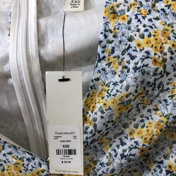 Floral Romper Low V-neck Sz: XXSmall - Picture 2 of 9